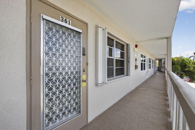 361 Wellington J, West Palm Beach, FL 33417