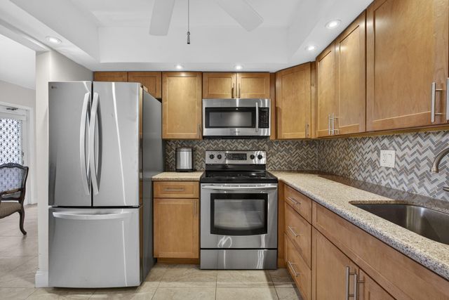 361 Wellington J, West Palm Beach, FL 33417