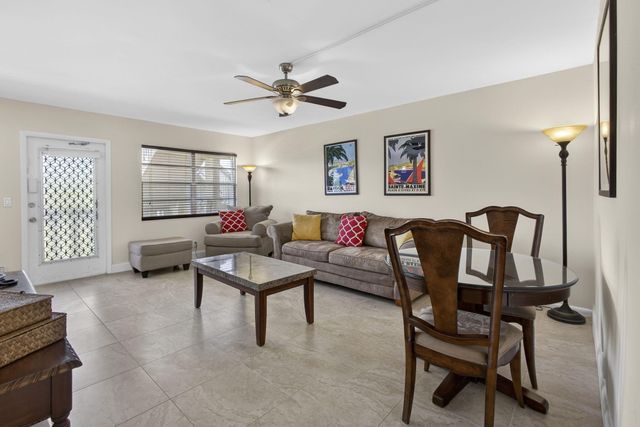 361 Wellington J, West Palm Beach, FL 33417