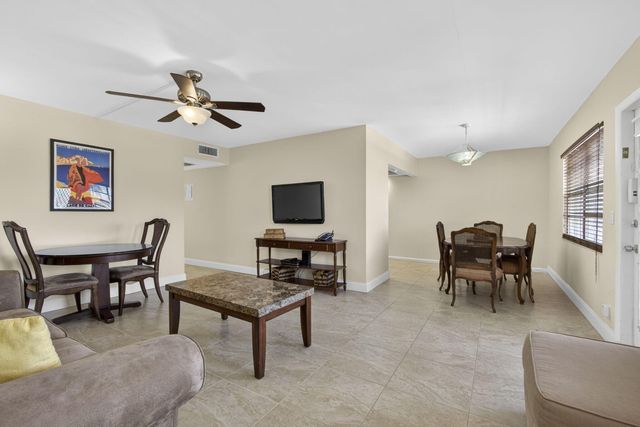 361 Wellington J, West Palm Beach, FL 33417