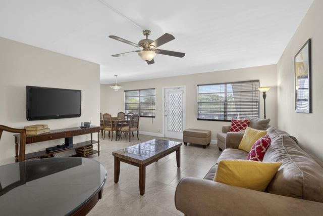 361 Wellington J, West Palm Beach, FL 33417