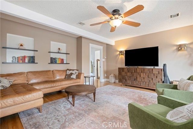 15815 Mayall Street, North Hills (los Angeles), CA 91343