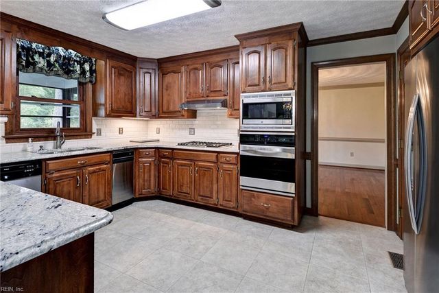 3 Carmines CT, Poquoson, VA 23662