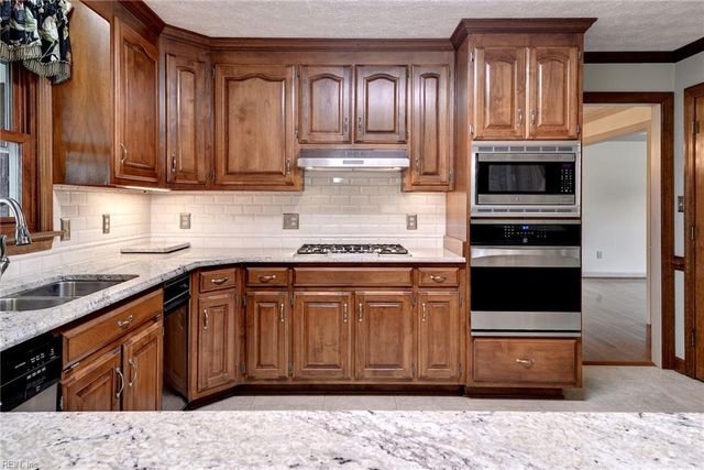 3 Carmines CT, Poquoson, VA 23662