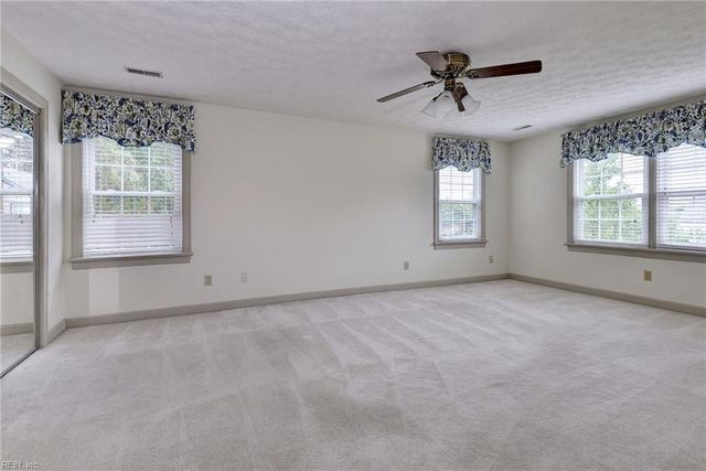 3 Carmines CT, Poquoson, VA 23662