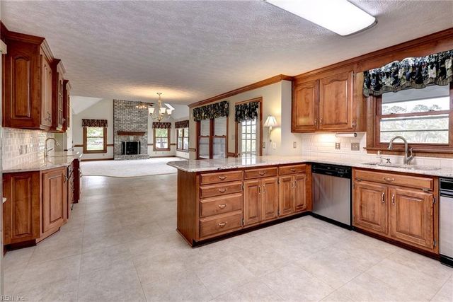 3 Carmines CT, Poquoson, VA 23662