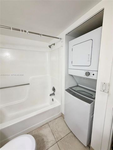 7137 Golf Colony Ct 202, Lake Worth, FL 33467