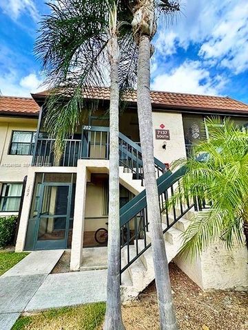 7137 Golf Colony Ct 202, Lake Worth, FL 33467