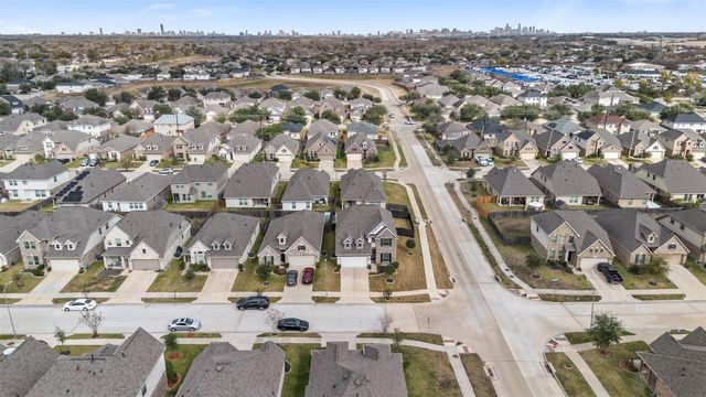 2802 Star Sky Way, Houston, TX 77045