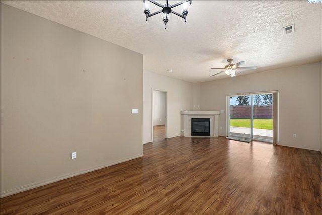 6007 Mia Ln, Pasco, WA 99301