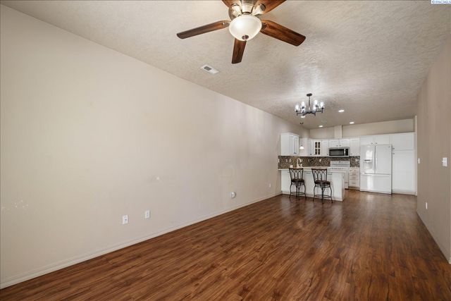 6007 Mia Ln, Pasco, WA 99301