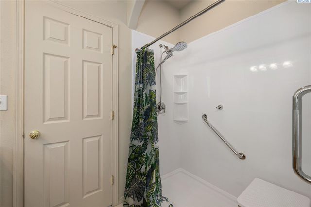 6007 Mia Ln, Pasco, WA 99301