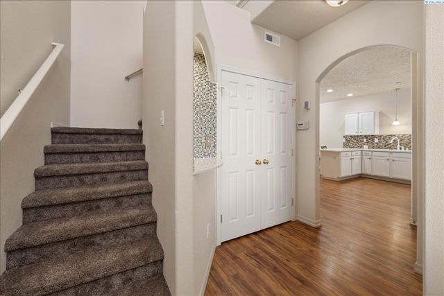 6007 Mia Ln, Pasco, WA 99301