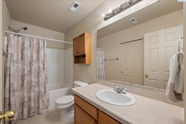 6007 Mia Ln, Pasco, WA 99301