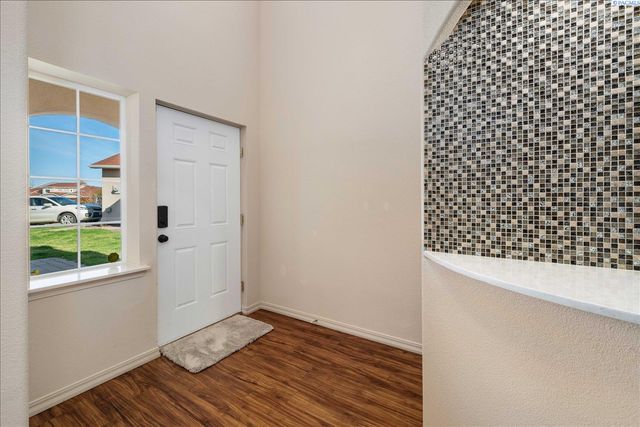 6007 Mia Ln, Pasco, WA 99301