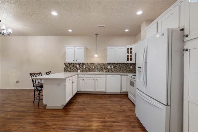 6007 Mia Ln, Pasco, WA 99301