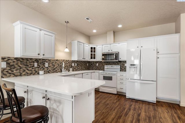 6007 Mia Ln, Pasco, WA 99301