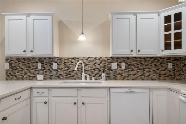 6007 Mia Ln, Pasco, WA 99301