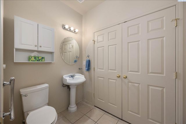 6007 Mia Ln, Pasco, WA 99301