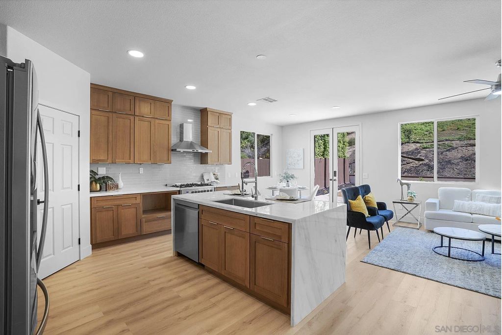 1120 Parkview Dr, Oceanside, CA 92057