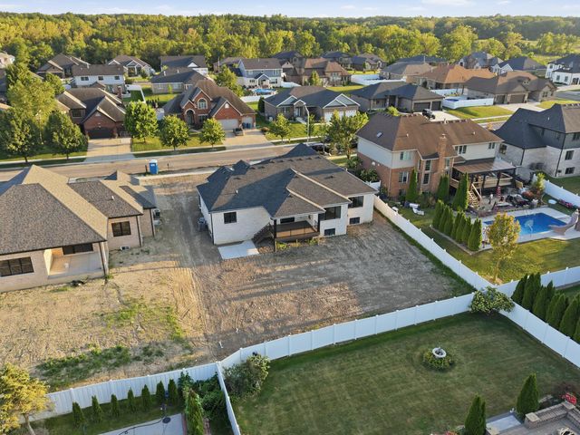 87 Primrose Drive, Dyer, IN 46311
