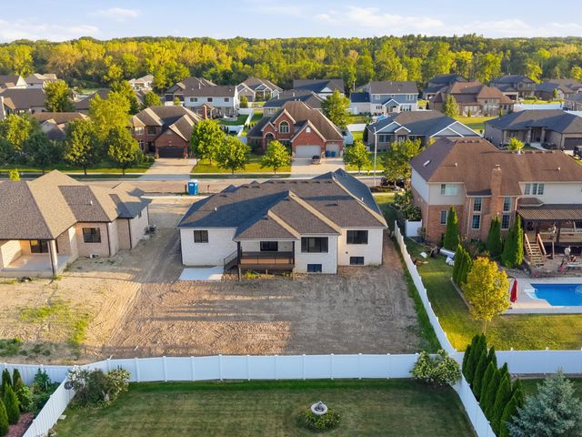 87 Primrose Drive, Dyer, IN 46311