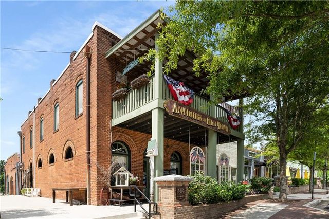 4406 Hale SW Drive, Lilburn, GA 30047