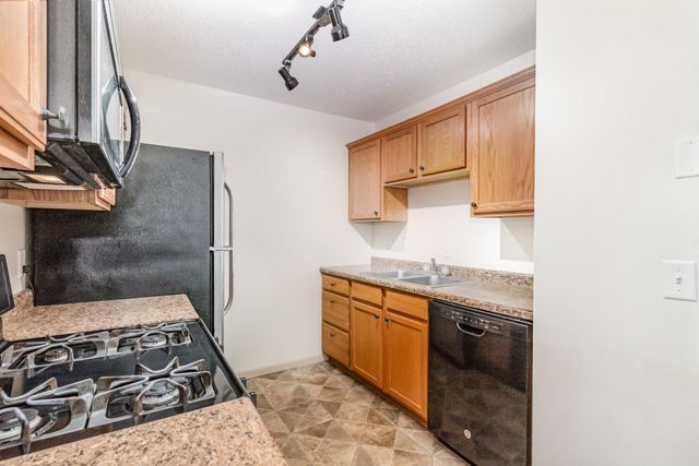 1601 N Innsbruck Drive NE 123, Fridley, MN 55432