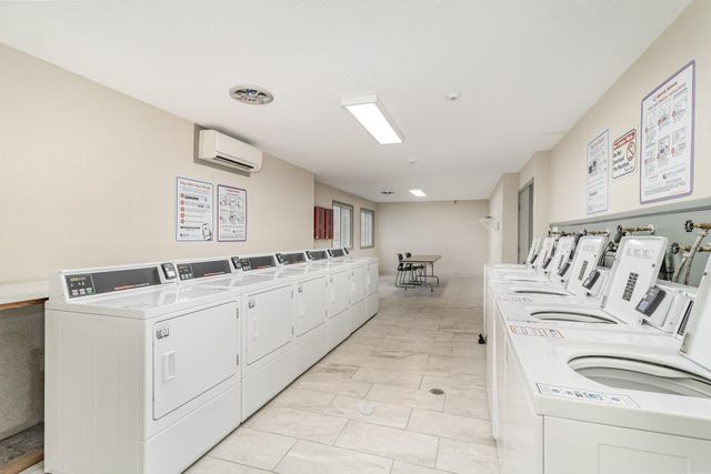 1601 N Innsbruck Drive NE 123, Fridley, MN 55432