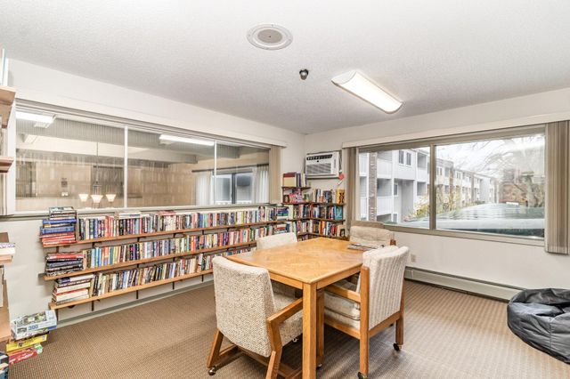 1601 N Innsbruck Drive NE 123, Fridley, MN 55432