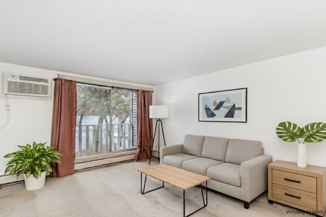 1601 N Innsbruck Drive NE 123, Fridley, MN 55432