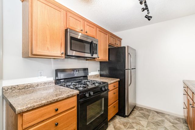 1601 N Innsbruck Drive NE 123, Fridley, MN 55432