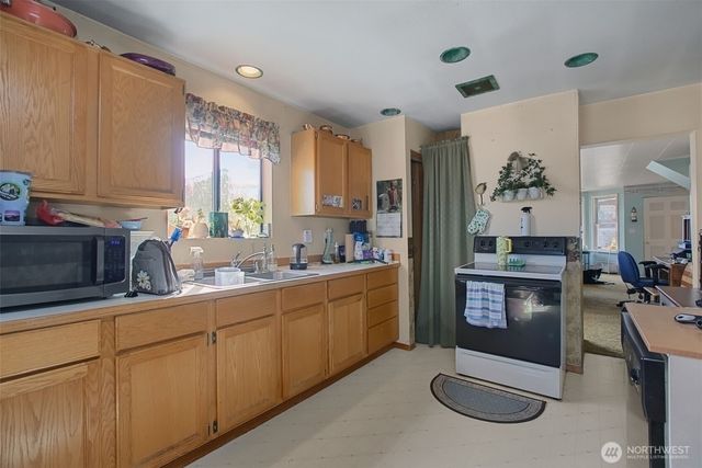 1621 E 32nd Street, Tacoma, WA 98404