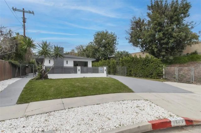 4867 Noble, Sherman Oaks, CA 91403