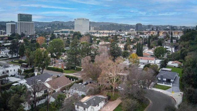 4867 Noble, Sherman Oaks, CA 91403