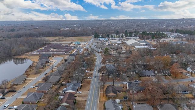 100 Horseshoe Drive, Sherwood, AR 72120