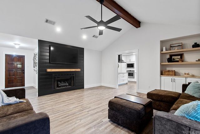 100 Horseshoe Drive, Sherwood, AR 72120