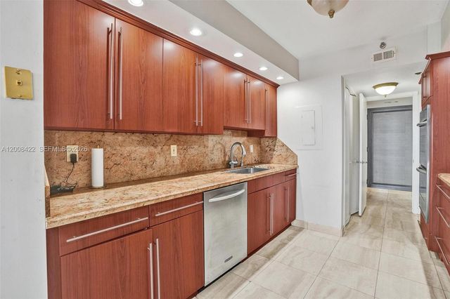 19355 Turnberry Way 8K, Aventura, FL 33180