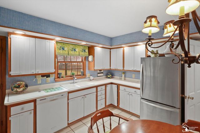 1629 Arbor Avenue, Monroe, MI 48162