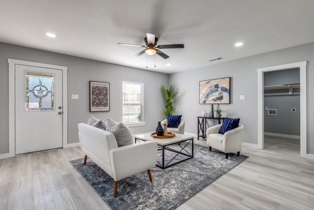 7121 Toland Street, Dallas, TX 75227