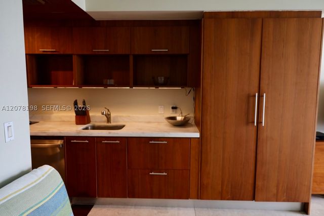 50 Biscayne Blvd 606, Miami, FL 33132