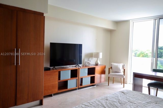 50 Biscayne Blvd 606, Miami, FL 33132