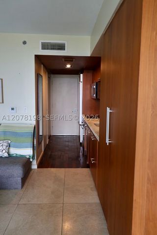 50 Biscayne Blvd 606, Miami, FL 33132