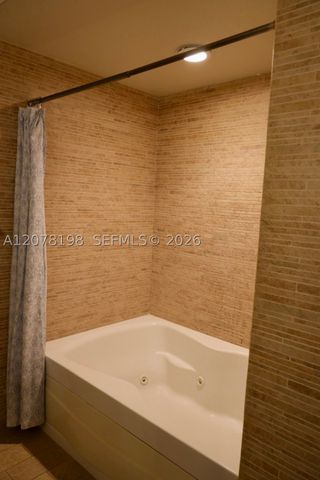 50 Biscayne Blvd 606, Miami, FL 33132