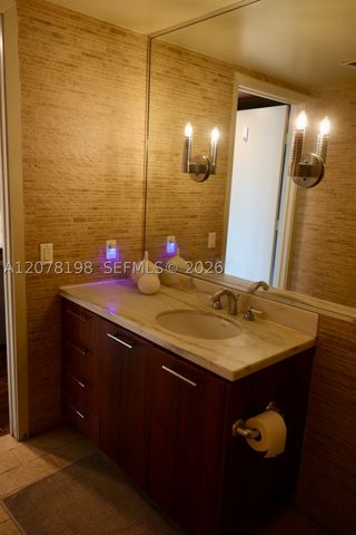 50 Biscayne Blvd 606, Miami, FL 33132
