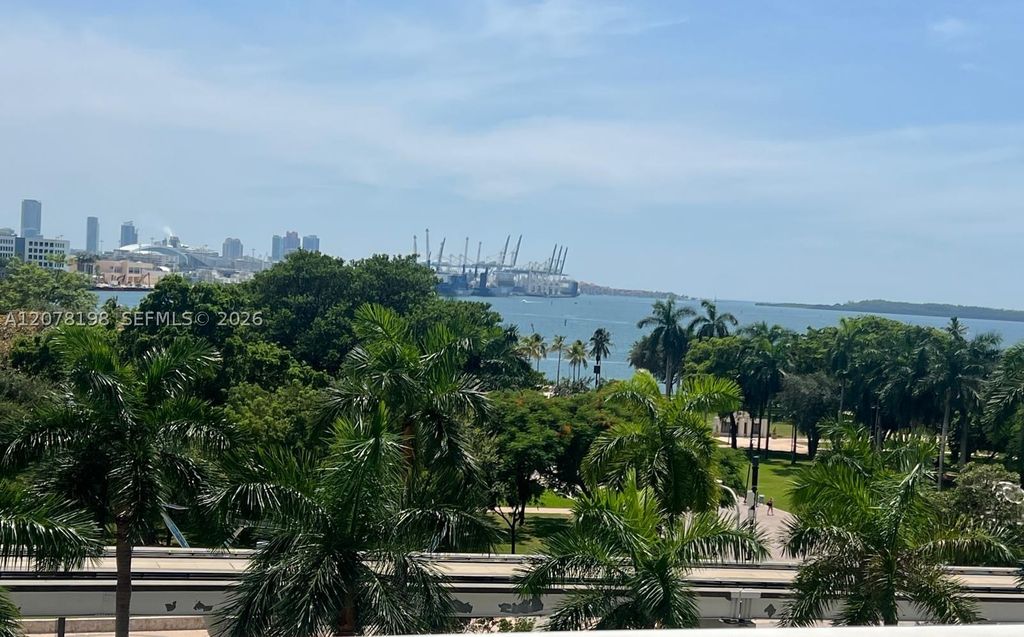 50 Biscayne Blvd 606, Miami, FL 33132