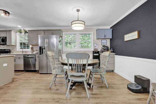 557 Rue Montaigne, Stone Mountain, GA 30083