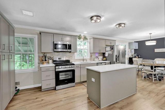 557 Rue Montaigne, Stone Mountain, GA 30083