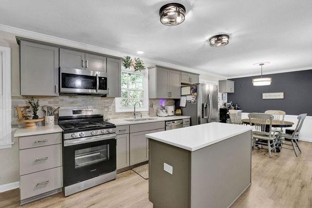 557 Rue Montaigne, Stone Mountain, GA 30083