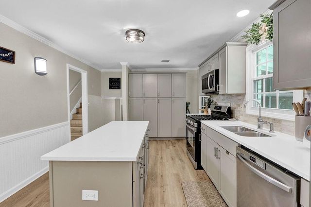 557 Rue Montaigne, Stone Mountain, GA 30083